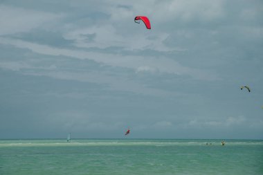 Meksika, ada holbox - Şubat 2020 Karayip Denizi 'ndeki holbox adasında sörf