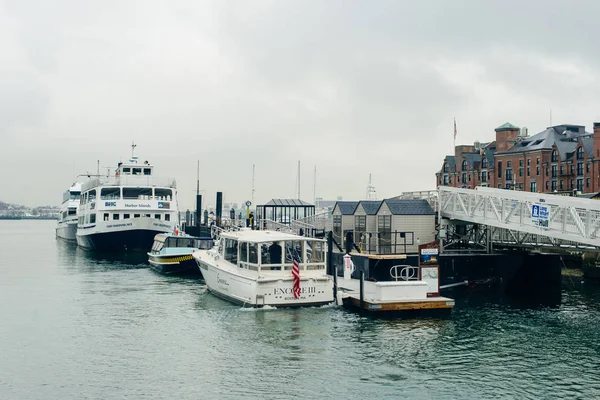 Boston, MA, USA - luty, 2020 Boston Waterfront Marina, Long Wharf w porcie w Bostonie. — Zdjęcie stockowe