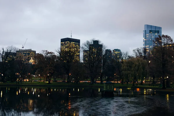 Der Boston Common Park ist der älteste Stadtpark der Vereinigten Staaten. Boston, Massachusetts, USA. — Stockfoto