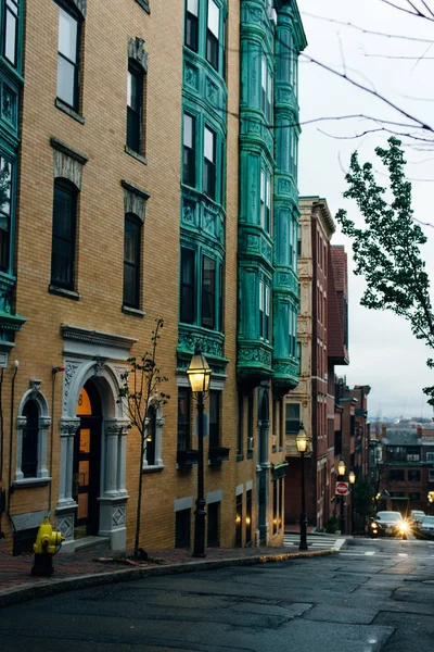 Boston, Massachusetts, USA - november 2019 street and old buildings in Beacon Hill — стокове фото