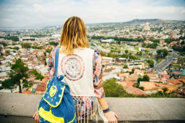 Tiflis, Gürcistan - Eylül, 2019 Narikala Kalesi 'nden panoramik şehir manzarası