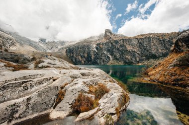 Nev Churup Zirvesi ve Laguna, Huascaran Ulusal Parkı And Dağları, Güney Amerika