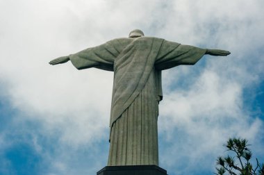 Kurtarıcı İsa 'nın heykeli Rio de Janeiro, Brezilya' daki Corcovado Dağı 'nın tepesinde.