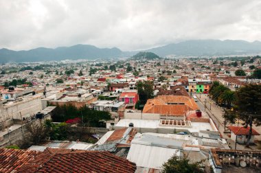 San Cristobal de las Casas, Chiapas, Meksika - Nisan 2019 Cerrillo kilisesinden şehrin manzarası.