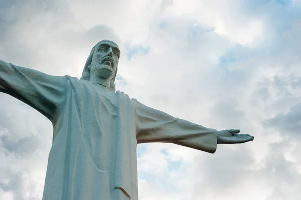 Cali, Kolombiya - Ekim 2019 Santiago de Cali 'deki İsa Heykeli.