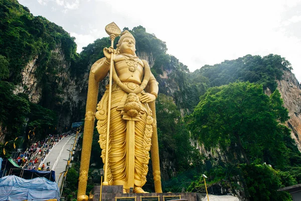 Statue Und Eingang Der Batu Höhlen Bei Kuala Lumpur Malaysia — Stockfoto