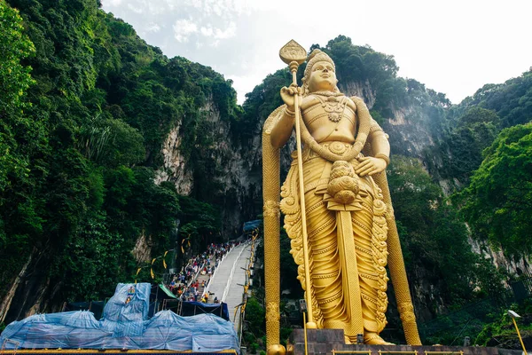 Statue Und Eingang Der Batu Höhlen Bei Kuala Lumpur Malaysia — Stockfoto