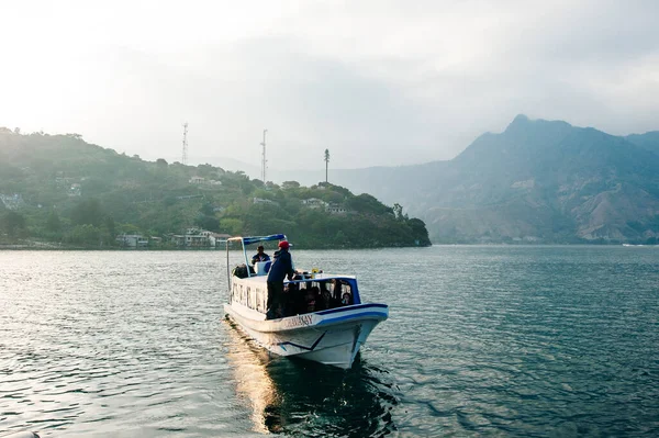 Barco Solitario Lago Atitlán Guatemala Dic 2019 —  Fotos de Stock