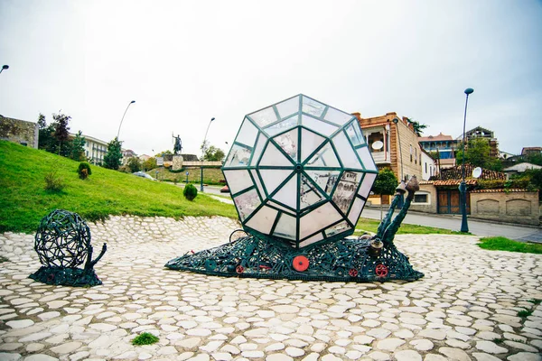 特拉维 佐治亚州 2019年3月 机械蜗牛家族雕塑 在Telavi Kakheti地区 — 图库照片