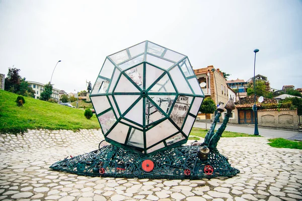特拉维 佐治亚州 2019年3月 机械蜗牛家族雕塑 在Telavi Kakheti地区 — 图库照片
