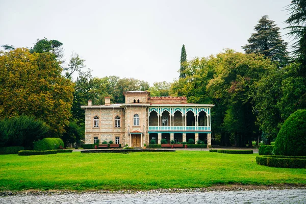 Telavi, Gürcistan - Haziran 2019 Alexander Chavchavadze Müzesi. Telavi, Kakheti, Gürcistan 'da ünlü bir tarihi site.