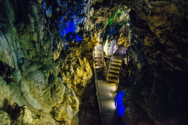 Azishskaya Mağarası 'nın içinde Lago-Naki platosundan çok uzak olmayan bir yerde, Adygeya, Rusya.