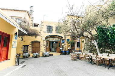 Eski Chania kasabasının dar sokakları, renkli binalar, Girit, Yunanistan.