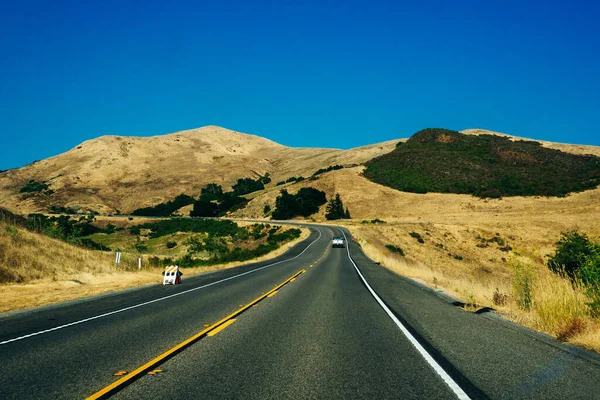 Strada Curva Montagna Con Scogliera — Foto Stock