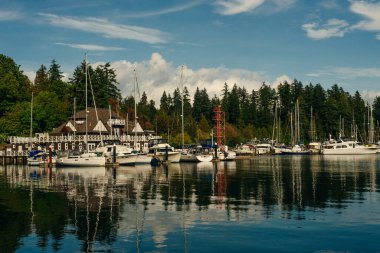 Gündoğumu Güz, Vancouver, British Columbia, Cityscape görünümü Burrard giriş Stanley Parkı ve Vancouver siluetinin çarpıcı