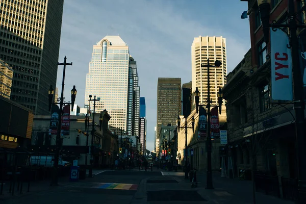 Utsikt Över Calgary Centrum Centre Street Visar Höga Företags Kontor — Stockfoto