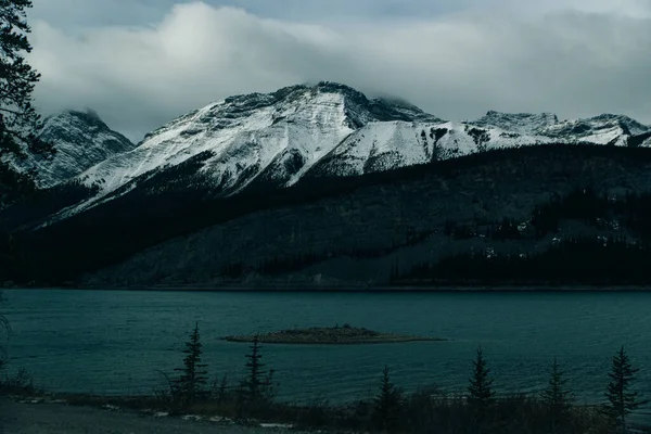 Γαλήνια Ανατολή Στο Spray Lakes Reservoir Είναι Μια Δεξαμενή Στην — Φωτογραφία Αρχείου