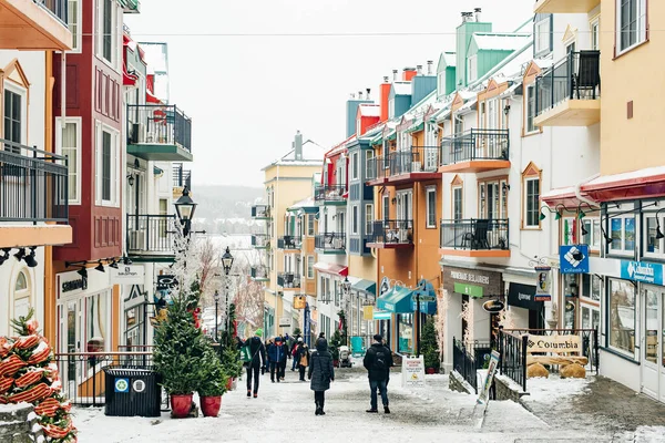MONT-TREMBLANT, QC, CANADA - Şubat 2020 Kışın Mont-Tremblant köyü.
