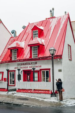 QUEBEC ŞEHRİ, CANADA - DEC, 2019 Quebec şehrinin antik mimarisi