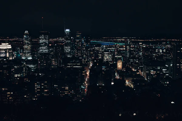 カナダの夜の夕暮れ時のモントリオールのスカイライン 12月 2019 — ストック写真