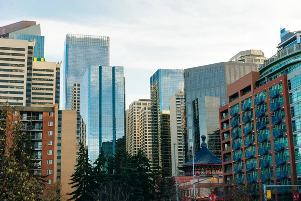 Vista Del Centro Calgary Centre Street Mostrando Altos Rascacielos Oficinas — Foto de Stock