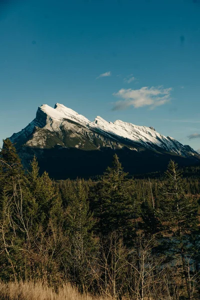 Сніжні Зимові Краєвиди Канадських Скелястих Горах Маунт Рундл Вермільйон Озер — стокове фото