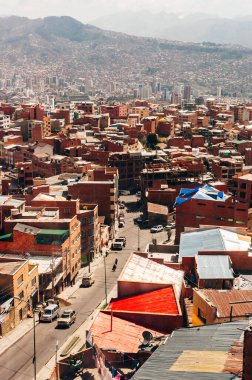 La Paz şehri ve gün batımında Illimani dağı, Bolivya.