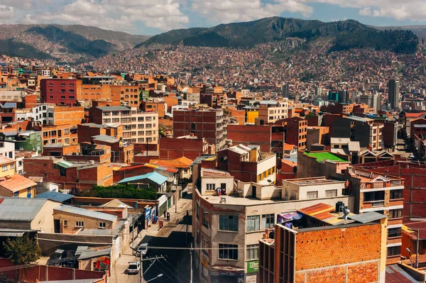 Staden La Paz och berget Illimani under solnedgången, Bolivia — Stockfoto