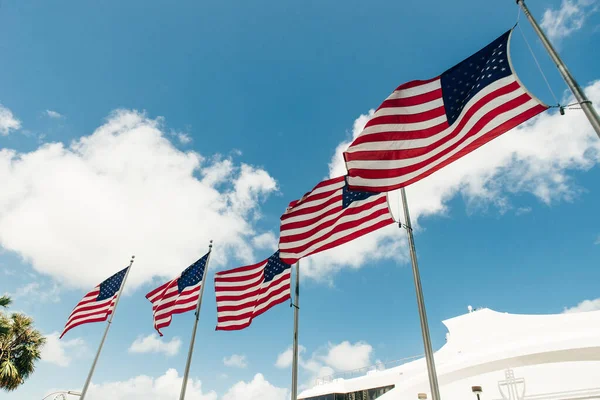 Amerikanische Flagge Blauen Himmel — Stockfoto