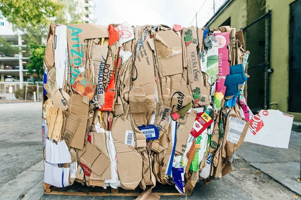 Usa Miami April 2020 Stapel Geperst Golfkarton Klaar Voor Recycling — Stockfoto