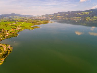 Havadan görünümü, panorama Mondsee, Avusturya,