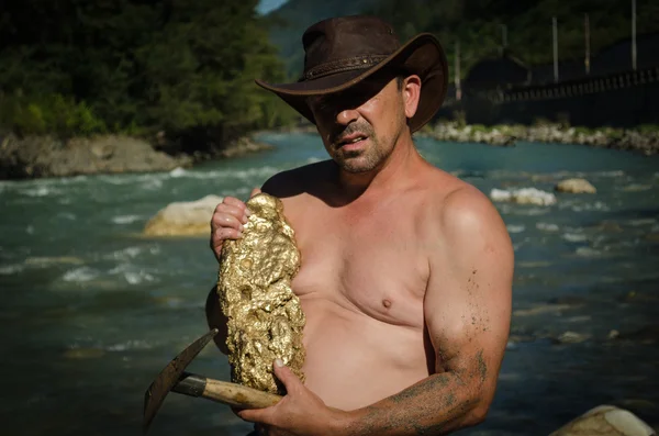 Gold Nugget mining from the River — Stock Photo, Image