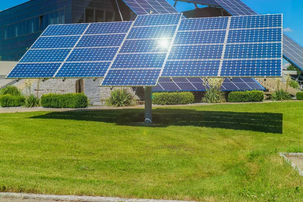 Yenilenebilir güneş enerjisi kullanan enerji santrali