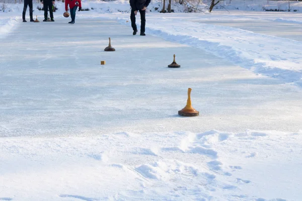 People playing curling on a frozen lake, Austria, Europe — Stock Photo, Image