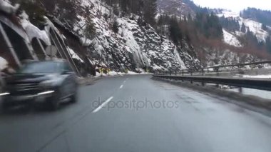 Gastein, Avusturya 04 Şubat 2017: sisli gün, kış kar yüksek dağ ro..