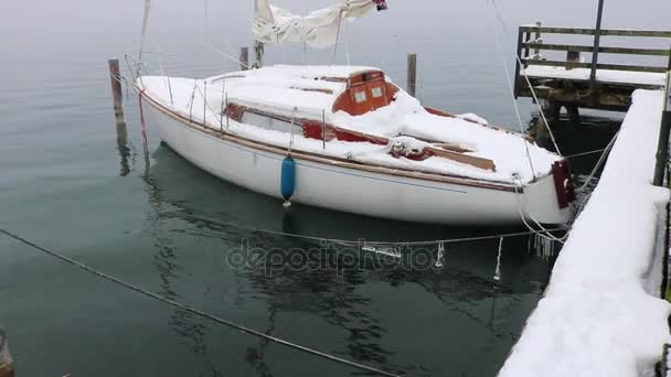 Sailboat, winter, snow, lake, traunsee, attersee — Stock Video