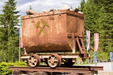 Bad Gastein, Avusturya - 08 Haziran 2017: Eski maden kamyonu önünde 