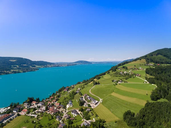 Αεροφωτογραφία της λίμνης Attersee Attersee, Άνω Αυστρία, Αυστρία Εικόνα Αρχείου