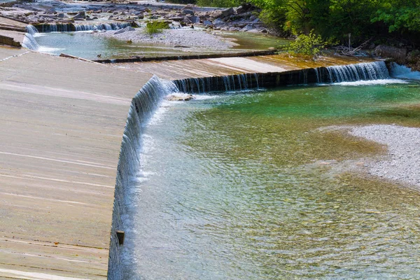 河流在夏天, 奥地利 — 图库照片