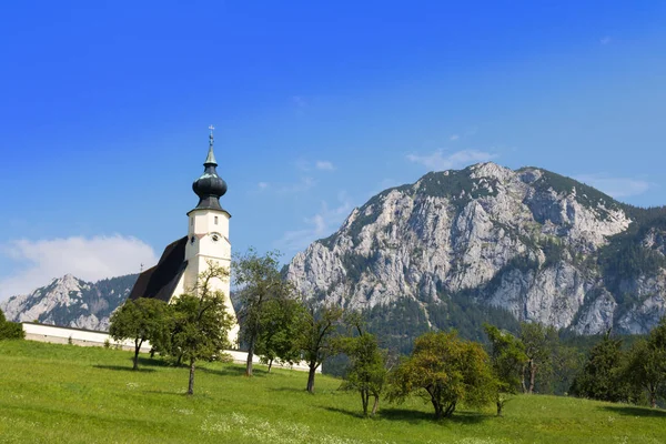 Prachtige landschap aan kerk lake Attersee in steinbach, Salzka — Stockfoto