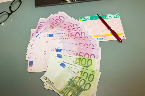 Billet de loterie avec billet de banque en euros. Autriche Lotto . — Photo