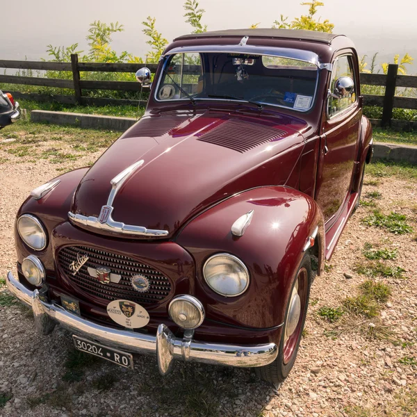 Vermelho vintage Topolino carro . — Fotografia de Stock