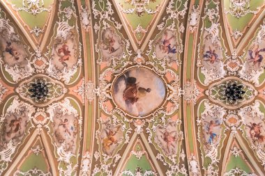 Eski bir Hıristiyan Kilisesi dekore edilmiş resim tavan.