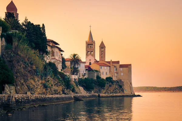 View of the town of Rab, Croatian tourist resort. — Stock Photo, Image