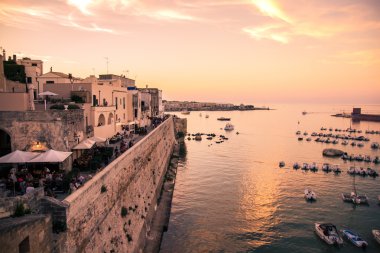 Gün batımında Otranto Panorama.