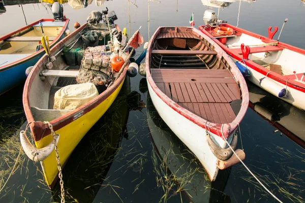 Bunte Fischerboote — Stockfoto