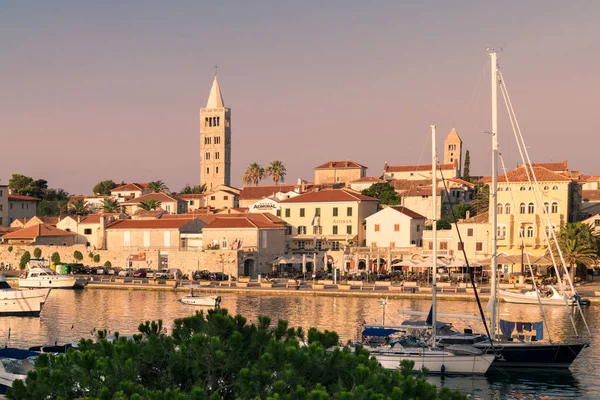 The town of Rab, Croatian tourist resort famous for its four bel — Stock Photo, Image