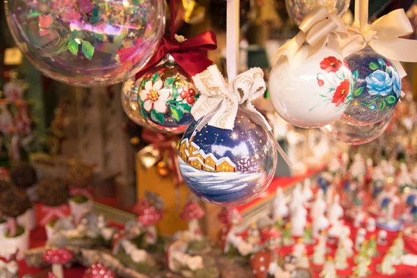 Decoratieve kerstballen. — Stockfoto