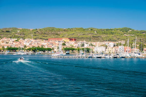 Carloforte, San Pietro Adası, Sardunya, İtalya'nın görünümü.