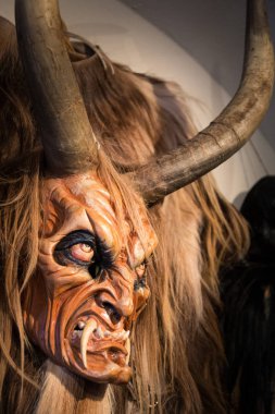 Geleneksel Krampus canavar gibi maske Alp bölgesinden.